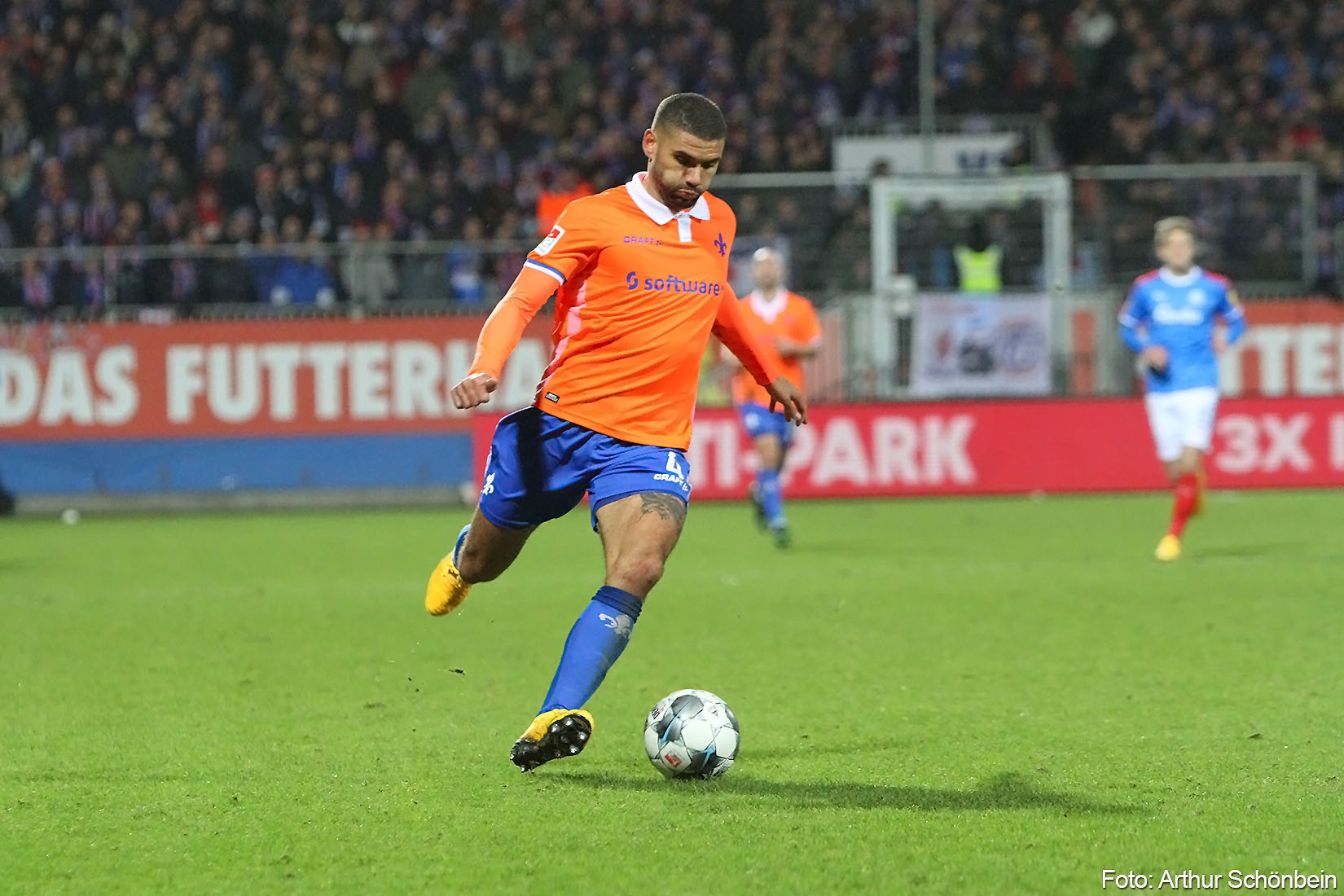Wie Victor Pálsson Serdar Dursun verrückt macht