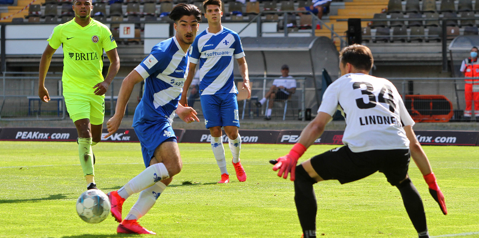 SV Darmstadt 98 gibt Arslan und Crosthwaite Profiverträge