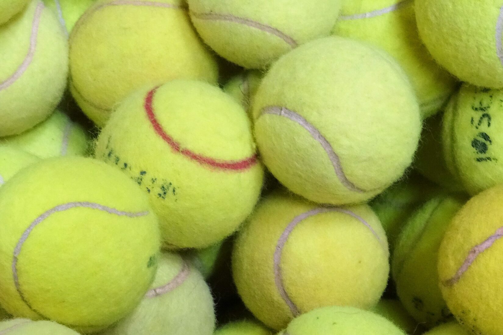 Umfrage: Mit Tennisbällen gegen DFL-Investor?