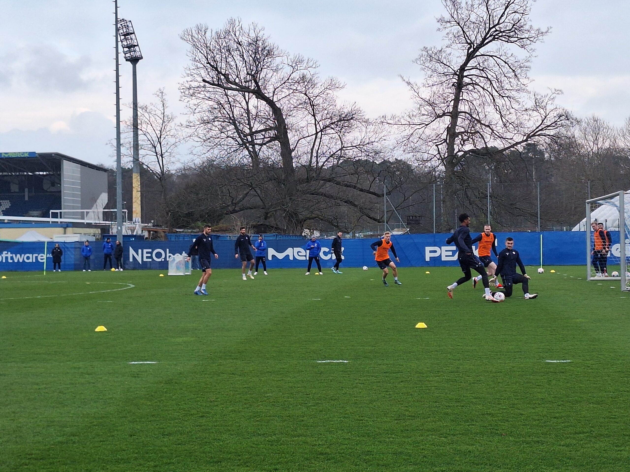 Skarke fehlt im Dienstagtraining, Holland läuft wieder