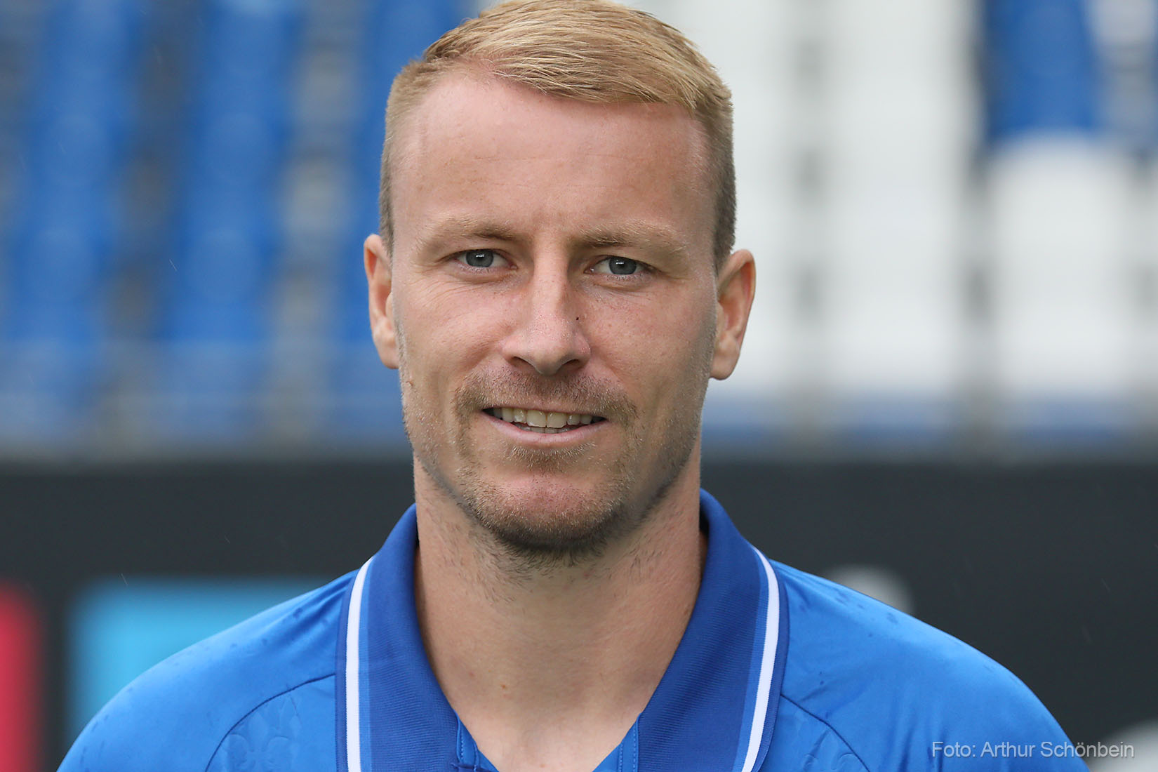 Fabian-Holland-h-lt-sich-bei-Pl-nen-f-r-Zukunft-bedeckt