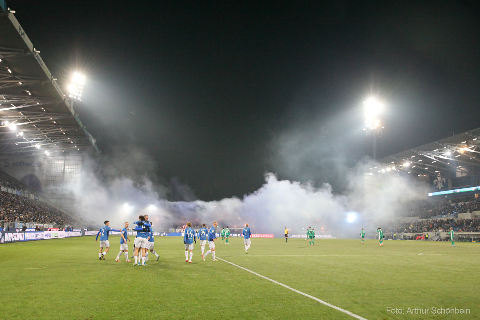 Mittwochsfrage: Gehört Pyrotechnik zu einem gelungenen Stadionerlebnis?