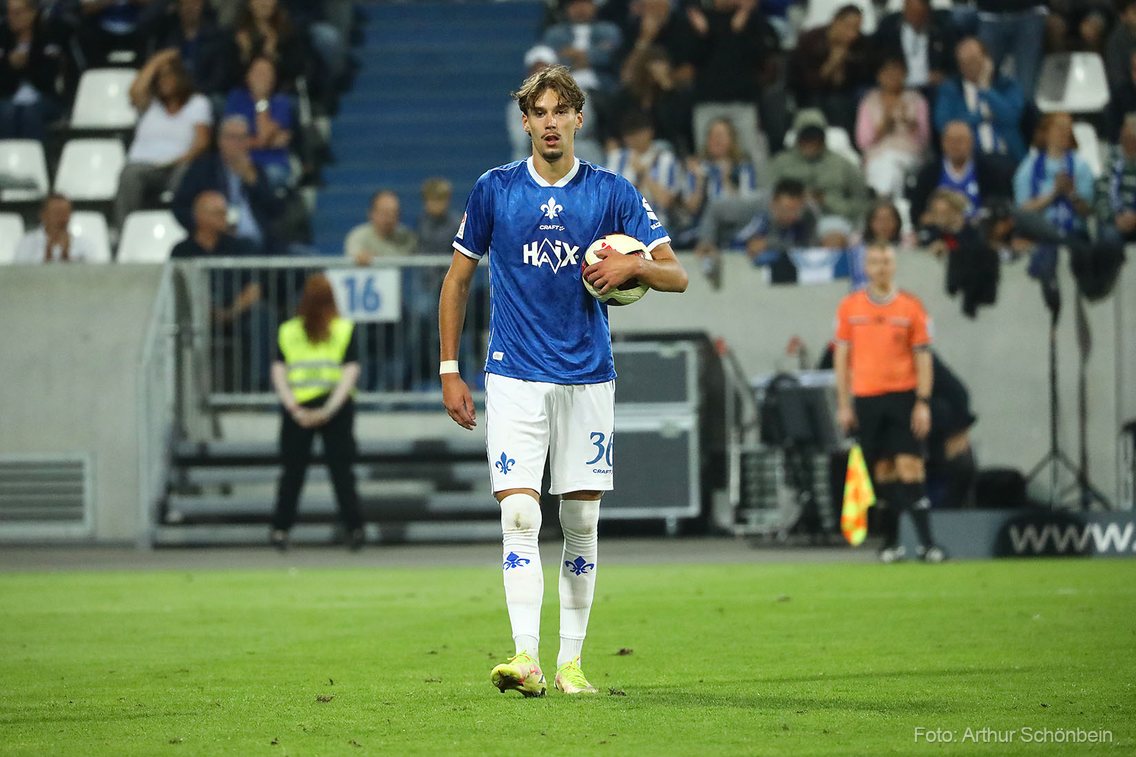 Im Zwiespalt: Milan Smit zeigt Nerven